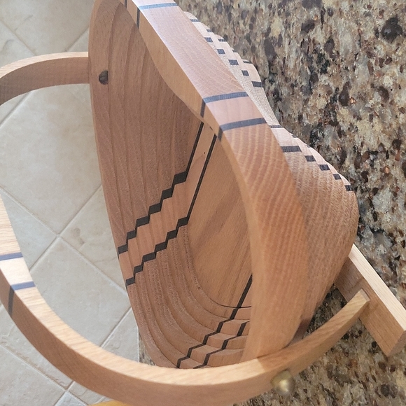 Deep Spring Basket/Trivet, EUC - Picture 2 of 6